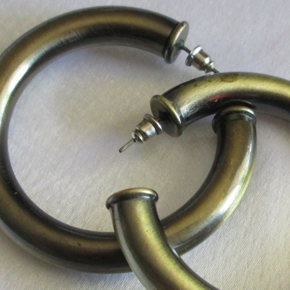 OLIVE HOOP EARRINGS – JEWLERY - Picture 4 of 4
